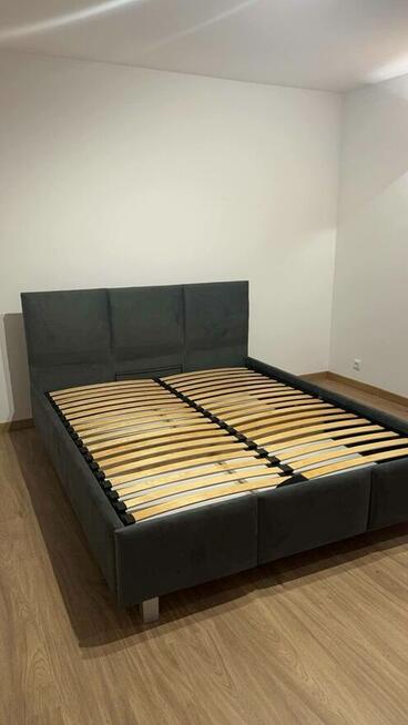 Łóżka sypialniane, tapicerowane