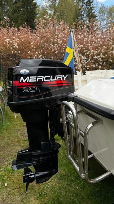 Łódź motorowa Uttern 5000 HT z silnikiem Mercury 60 KM i prz