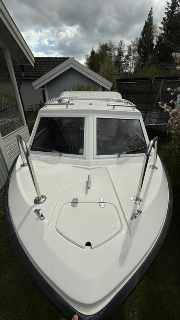 Łódź motorowa Uttern 5000 HT z silnikiem Mercury 60 KM i prz