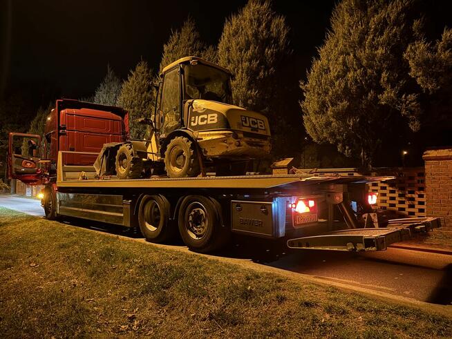 Laweta Holowanie Autostrada A4 pomocdrogowa transport maszyn