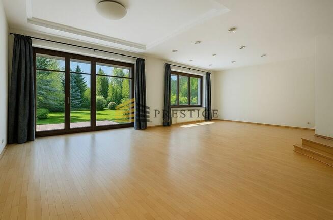 Elegant Home with Garden &amp; Sauna in Konstancin