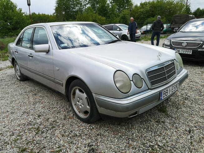 Mercedes E 200 2.0 benzyna nie wygniły na wylot, sprawny Tanie Auta Fasty