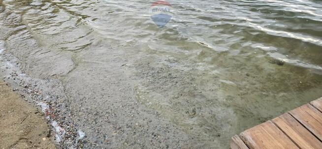 Działka budowlana z linią brzegową, Skolity