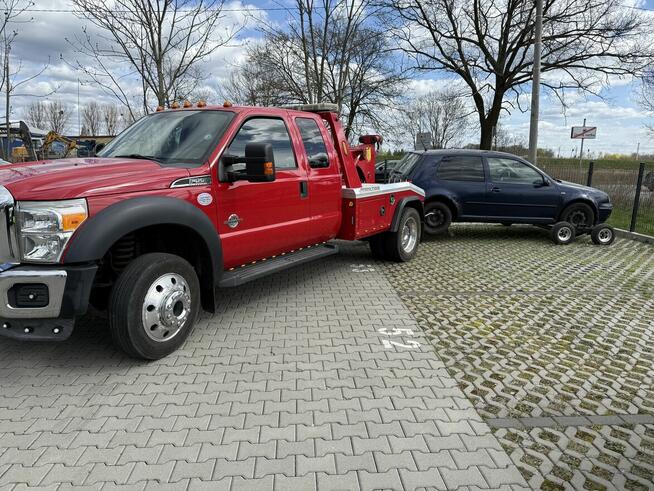 Laweta Holowanie Autostrada A4 pomocdrogowa transport maszyn