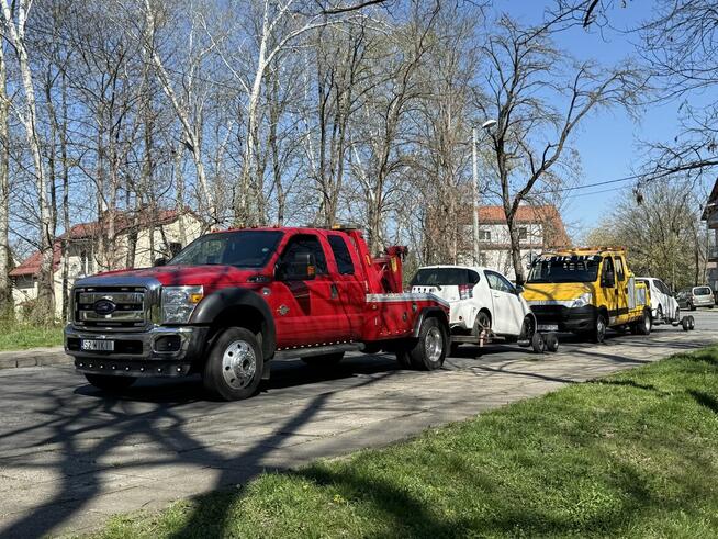 Laweta Holowanie Autostrada A4 pomocdrogowa transport maszyn