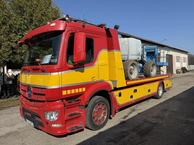 Laweta Holowanie Autostrada A4 pomocdrogowa transport maszyn