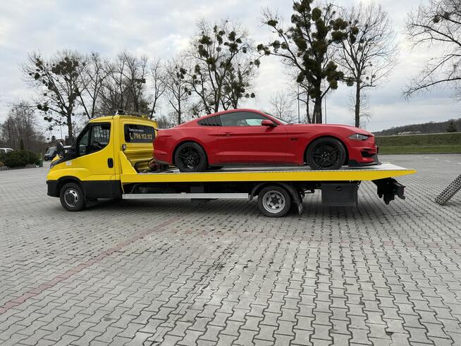 Laweta Holowanie Autostrada A4 pomocdrogowa transport maszyn