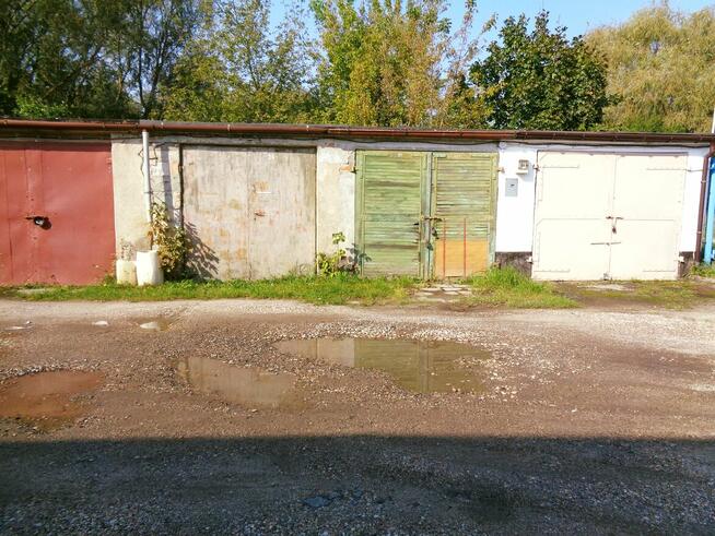 KONIN - SPRZEDAM GARAŻ