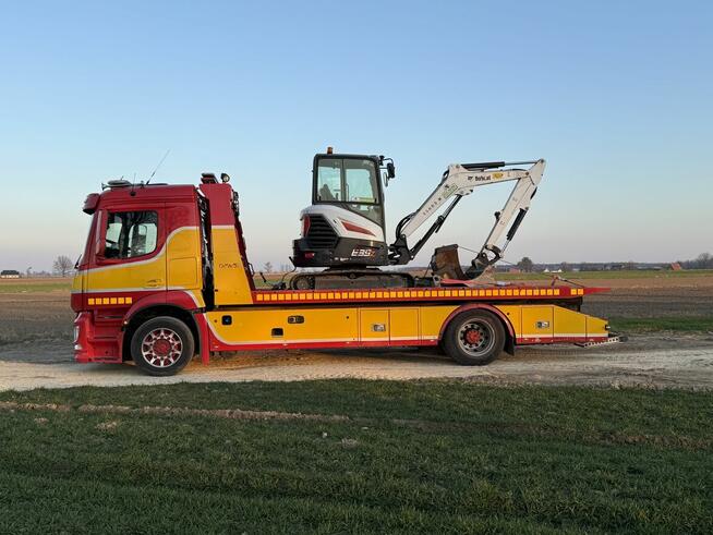 Laweta Holowanie Autostrada A4 pomocdrogowa transport maszyn