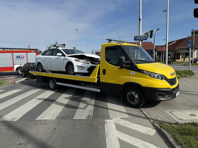 Laweta Holowanie Autostrada A4 pomocdrogowa transport maszyn
