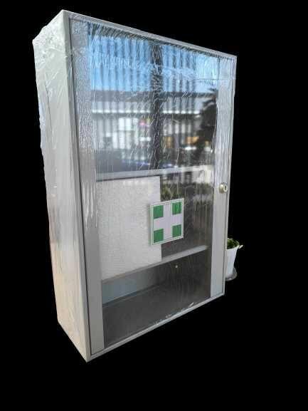 Metalowa apteczka ścienna AP3 – do firm, urzędów i instytucji