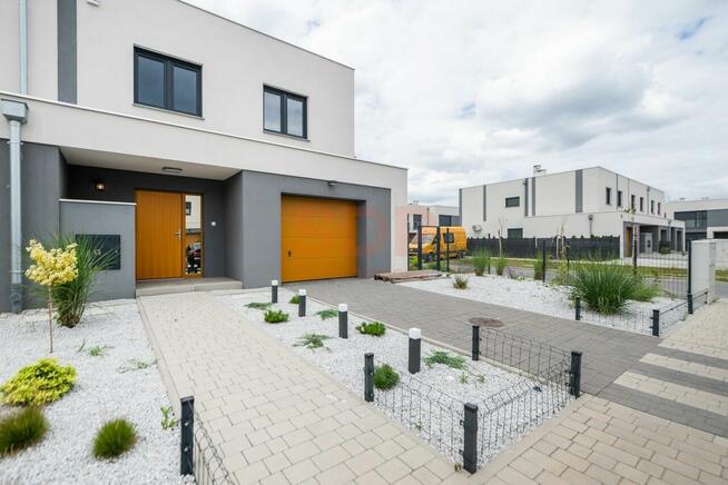 Dom Bielany Wrocławskie, Teatralna