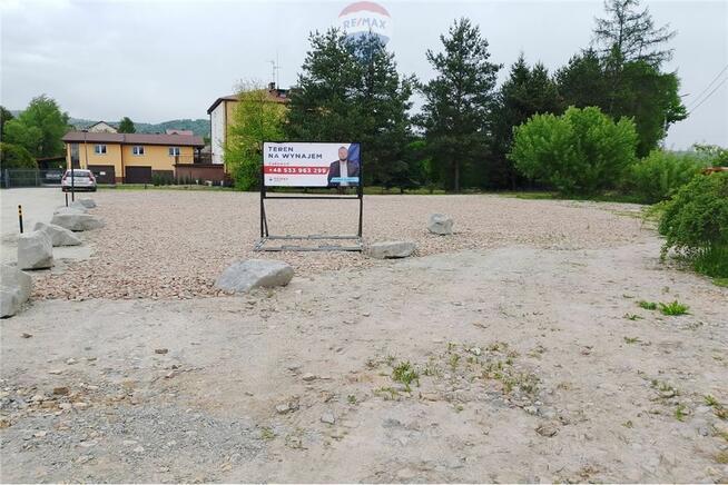 Plac przy głównej drodze- daj się zauważyć