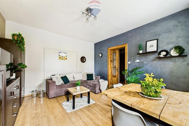 Klimatyczne duże mieszkanie z ogródkiem i garażem