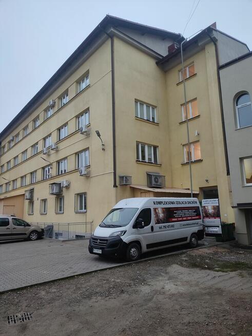 Ocieplanie celulozą i naprawa izolacji dachu przez kun