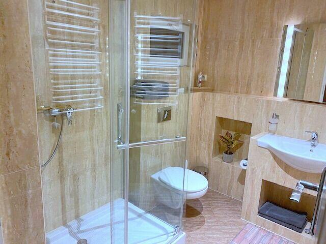 Atrakcyjny dom rodzinny plus mieszkanie wakacyjne w niskiej