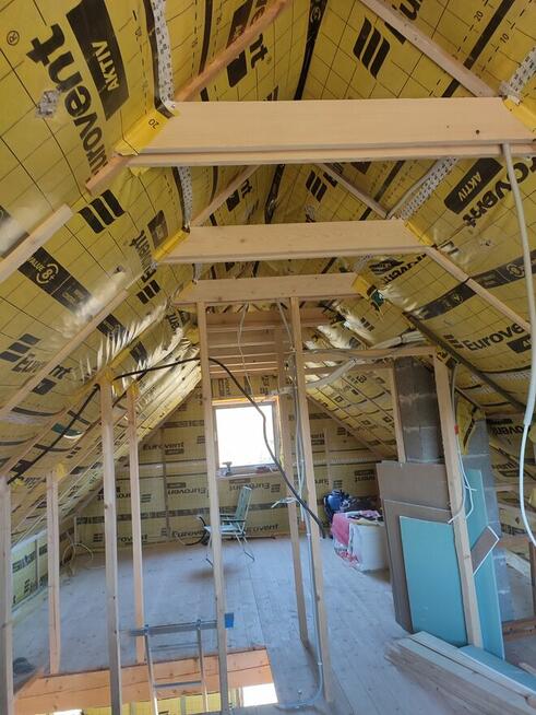 Ocieplanie celulozą i naprawa izolacji dachu po kunie