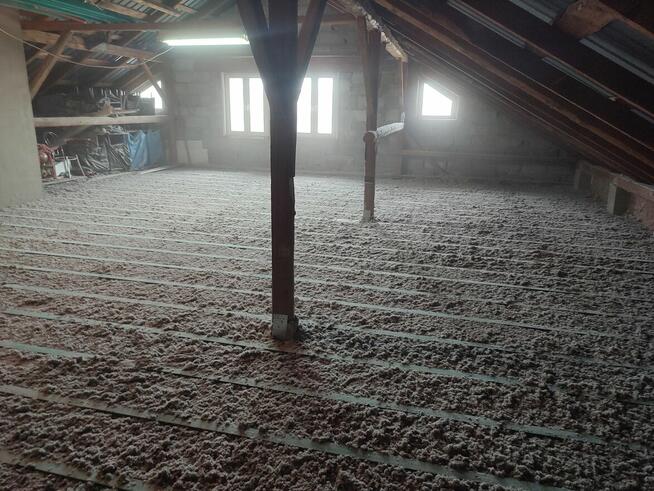 Ocieplanie celulozą i naprawa izolacji po kunie