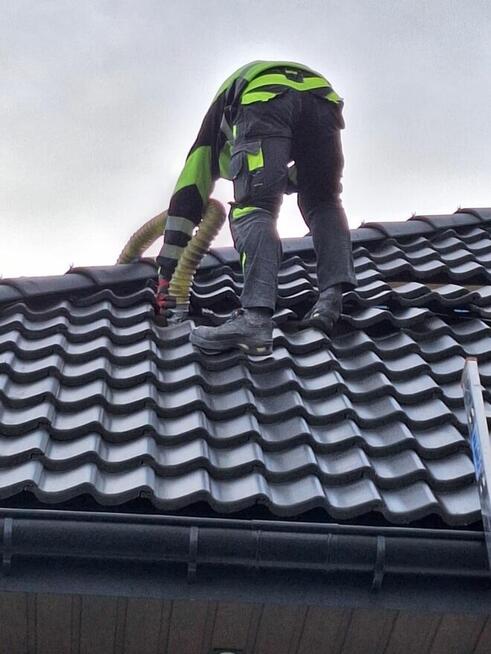 Ocieplanie celulozą i naprawa izolacji po kunie