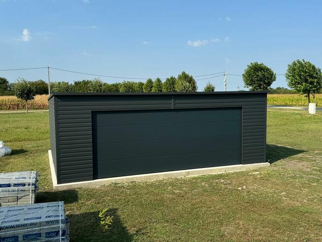 Garaż blaszany brama segmentowa