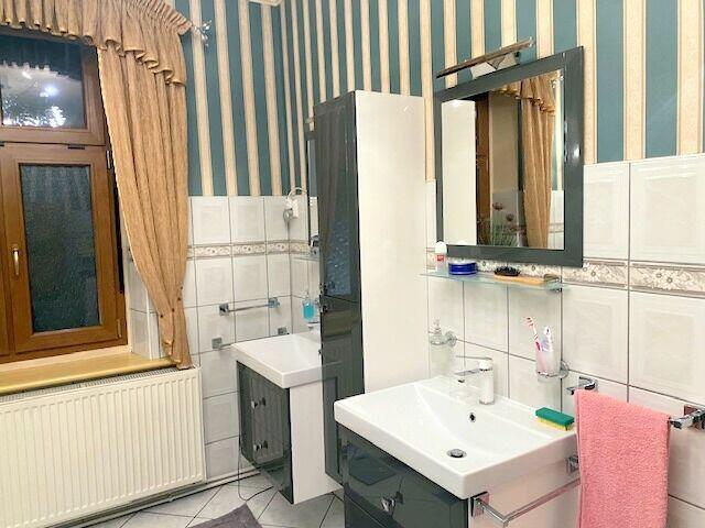 Atrakcyjny dom rodzinny plus mieszkanie wakacyjne w niskiej