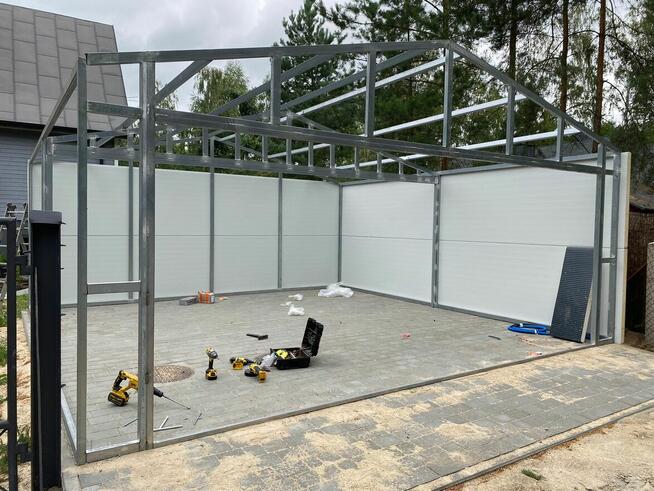 Garaże blaszane z płyty warstwowej