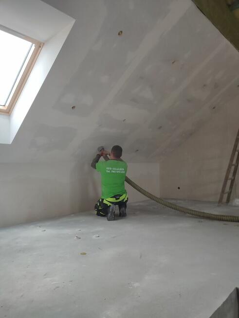 Ocieplanie celulozą i naprawa izolacji dachu po kunie