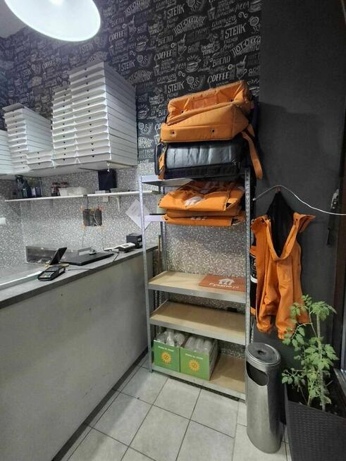 Pizzeria, odstąpie działający lokal na wynos i dowóz.