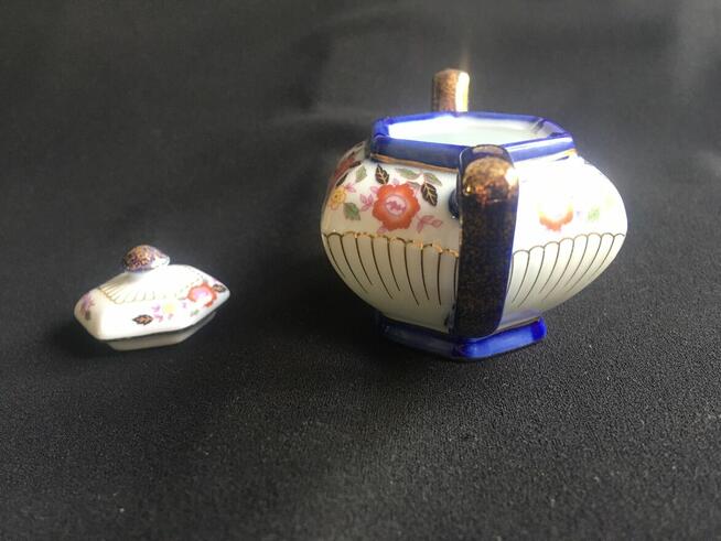 Stary imbryk dzbanek mini porcelana The Quenns Collection