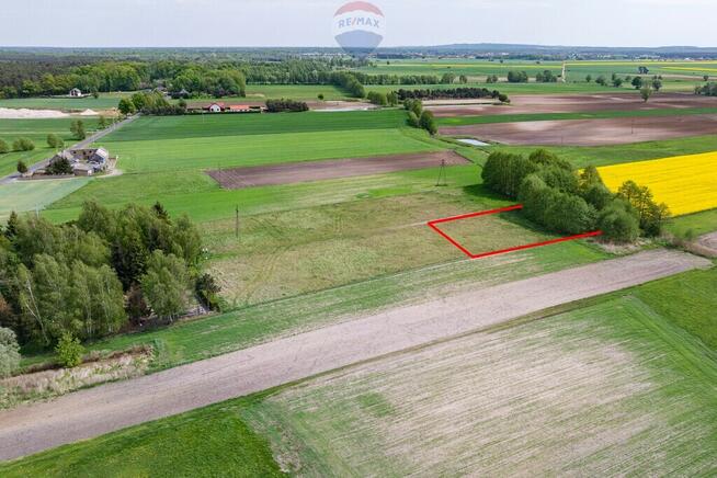 Wiosna, malownicza ze stawem dla miłośników natury