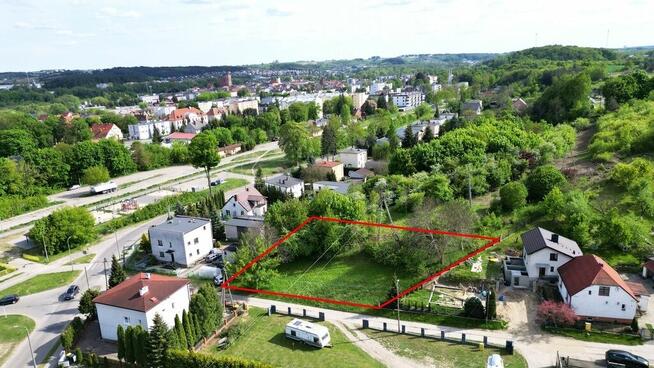 Działka budowlana, ogrodzona z małum sadem