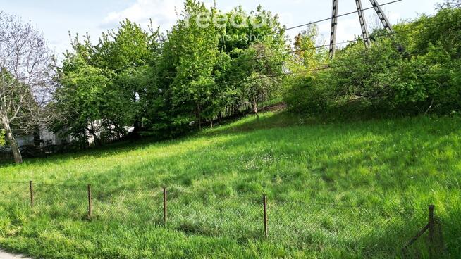 Działka budowlana, ogrodzona z małum sadem