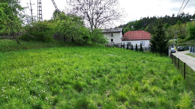 Działka budowlana, ogrodzona z małum sadem