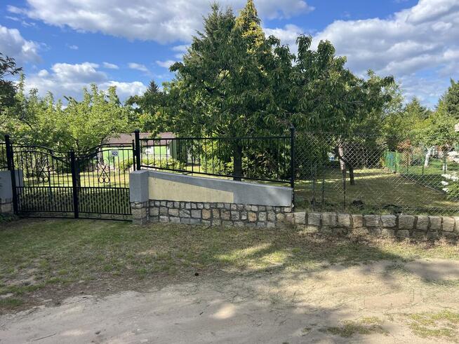 Działka rekreacyjna z domkiem.