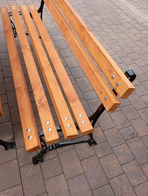 Komplet mebli ogrodowych ładny i solidny na lata