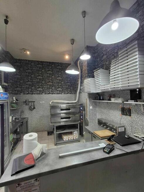 Pizzeria, odstąpie działający lokal na wynos i dowóz.