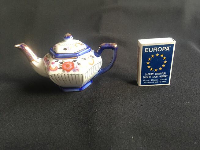 Stary imbryk dzbanek mini porcelana The Quenns Collection