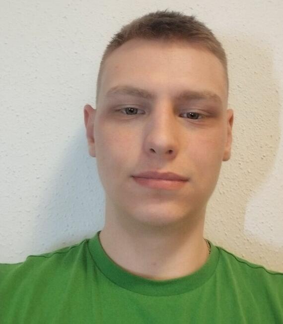 Młody specjalista serwisu komputerowego | Obsługa klienta