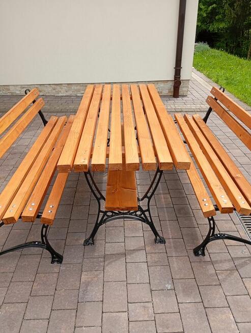 Komplet mebli ogrodowych ładny i solidny na lata