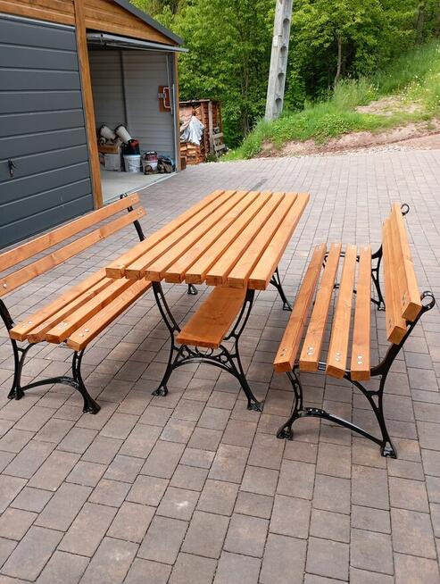 Komplet mebli ogrodowych ładny i solidny na lata