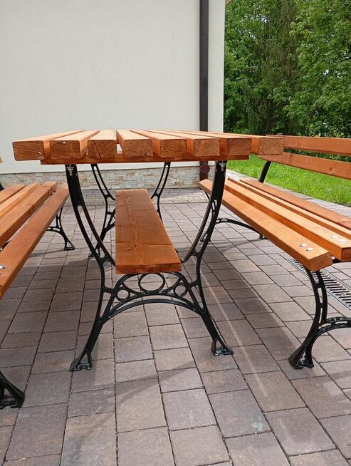 Komplet mebli ogrodowych ładny i solidny na lata