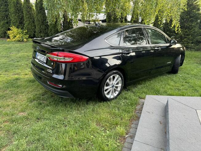 Ford Fusion 2019, hybryda, auto idealne