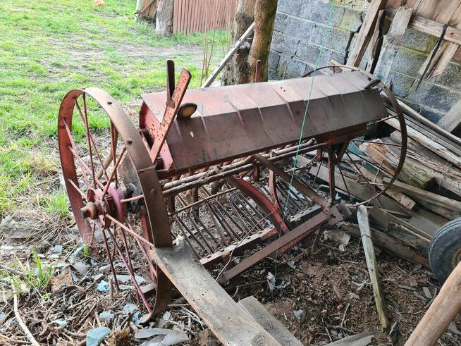 Zabytkowy Siewnik Zbożowy do ciągnika 15 lejków z PRL
