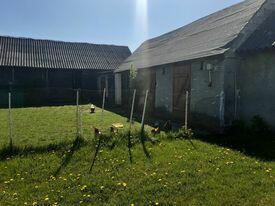 DOM ZE STAJNIĄ, NA DUŻEJ DZIAŁCE ZAGRODOWEJ