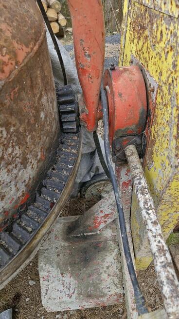 Sprzedam sprawną betoniarkę.