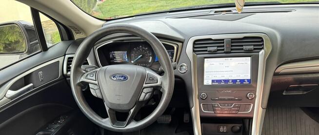 Ford Fusion 2019, hybryda, auto idealne