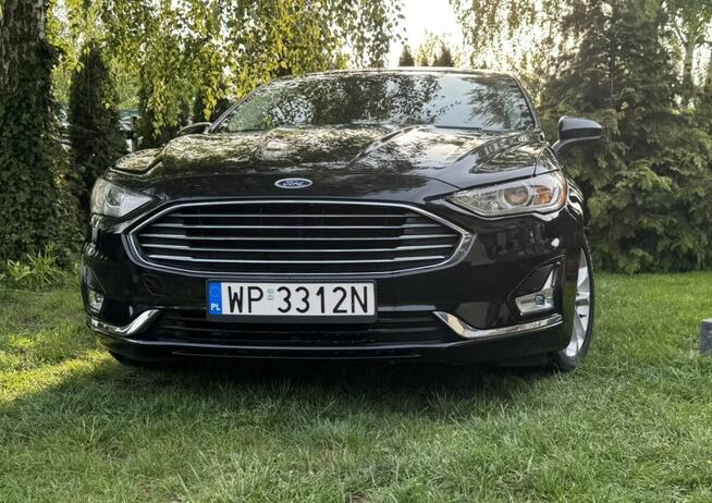 Ford Fusion 2019, hybryda, auto idealne