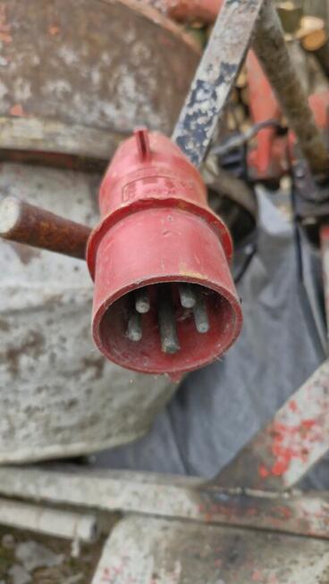 Sprzedam sprawną betoniarkę.