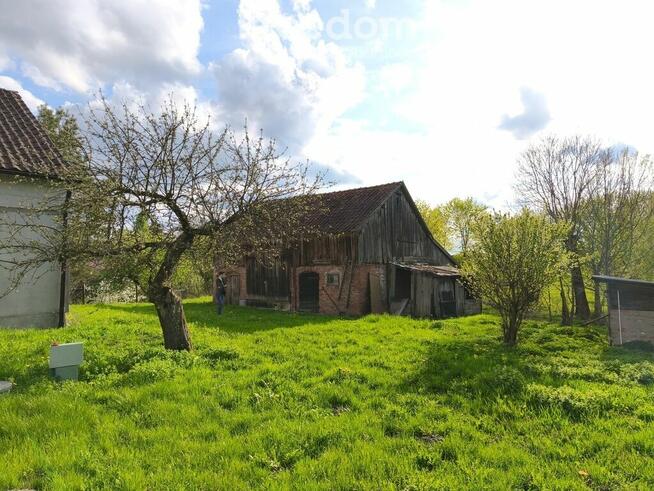 Urokliwe siedlisko z potencjałem – dom z historią!