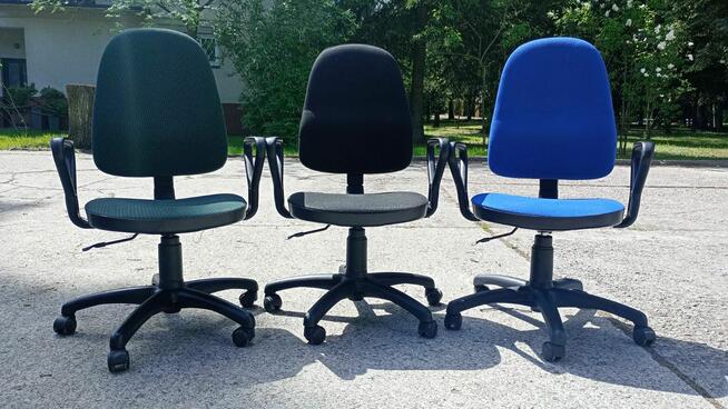 Fotel biurowy czarny fotele biurowe Nowy Styl Bravo